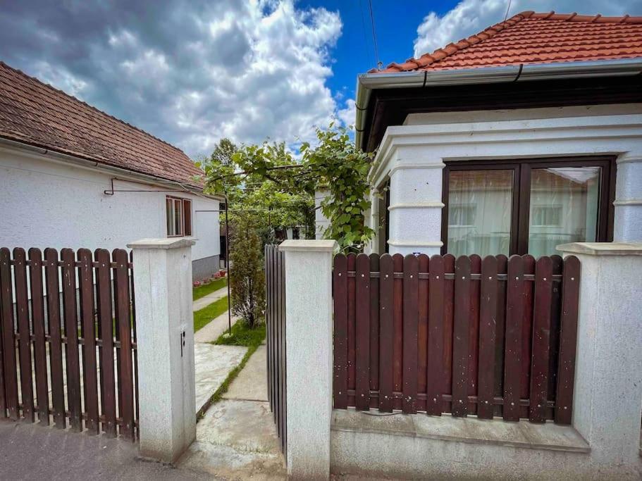 Casa 9 Leilighet Albeşti Eksteriør bilde